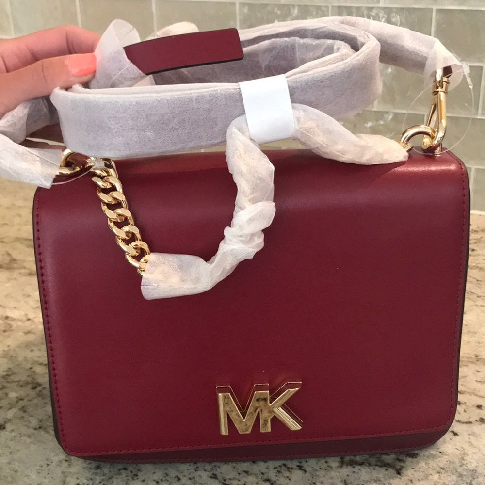 ⭐️⭐️⭐️ 3X HP ⭐️⭐️⭐️ NWT 💯% Authentic Michael Kors Shoulder Bag